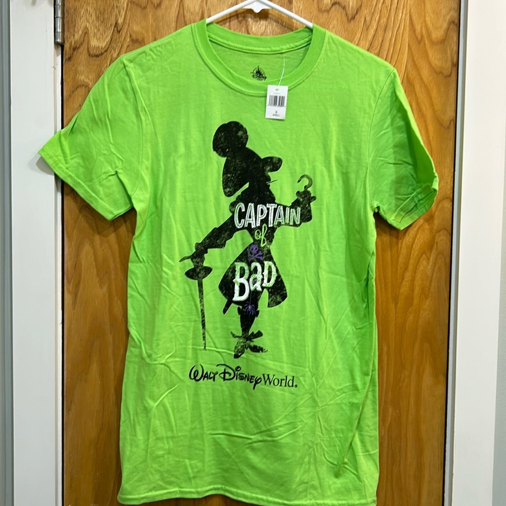 NWT Disney Parks Captain Hook “Captain of Bad” T-Shirt Size Small Bright Green